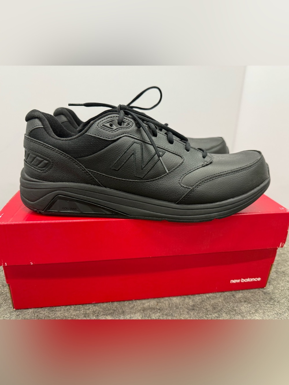 NWT New Balance Men’s All-Black Leather Walking Shoes - 928v3